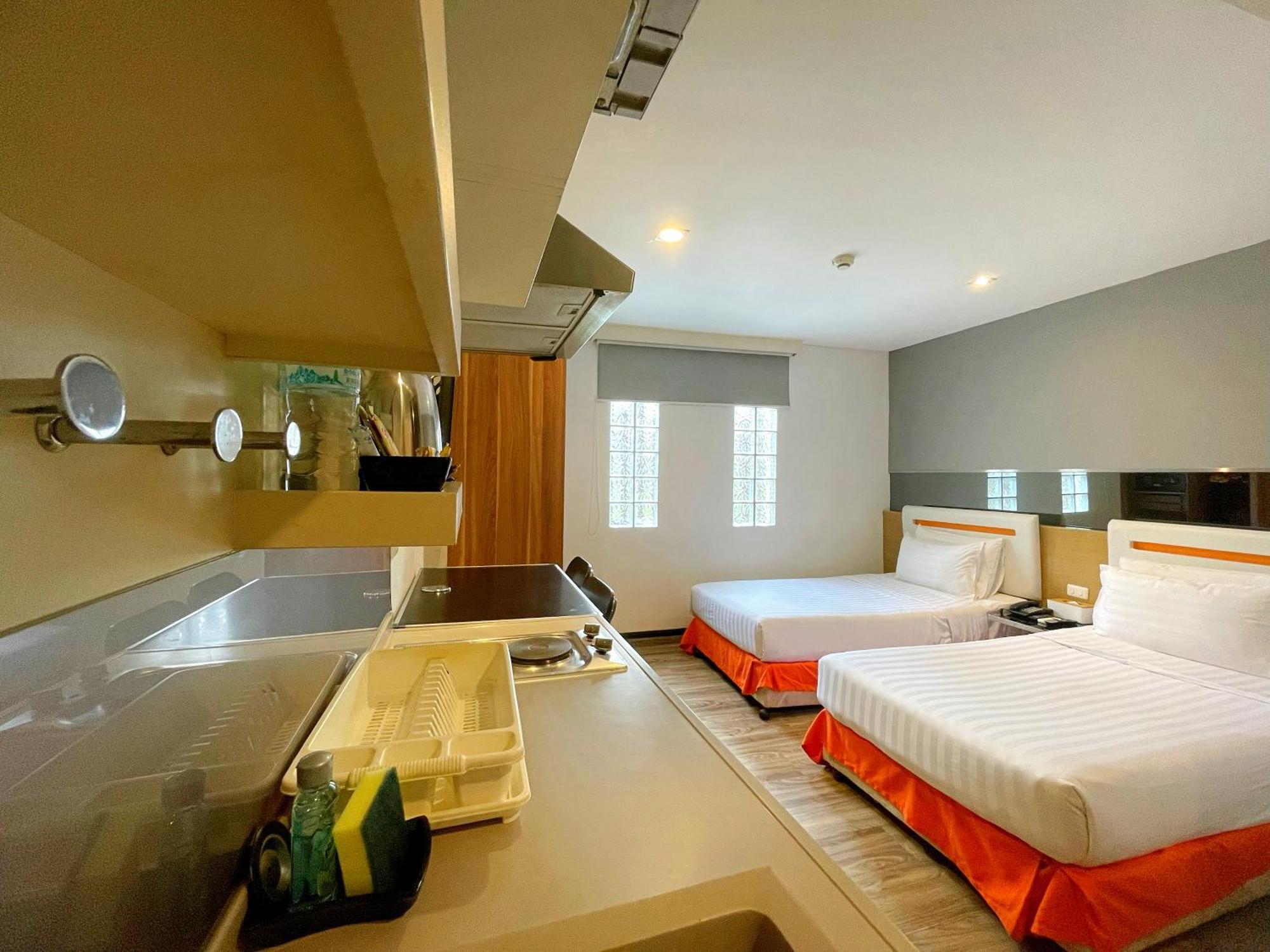 Arawana Express Phromphong Hotel Bangkok Exterior photo