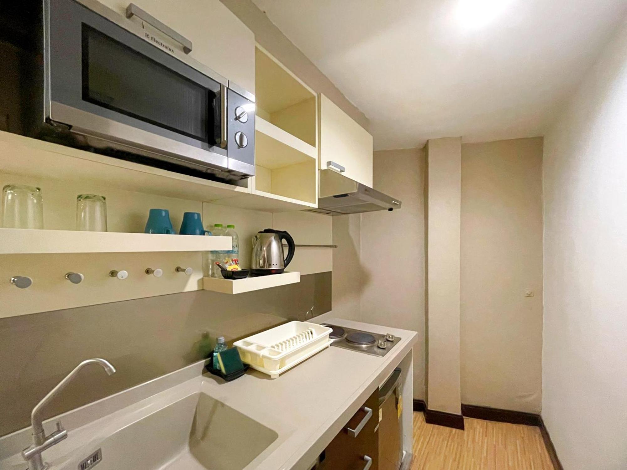 Arawana Express Phromphong Hotel Bangkok Exterior photo