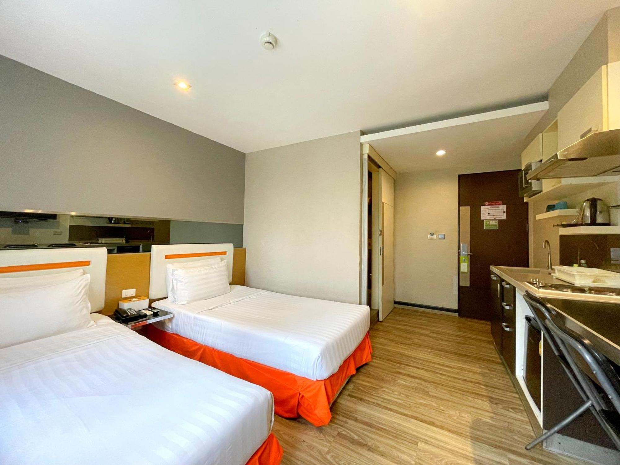 Arawana Express Phromphong Hotel Bangkok Exterior photo