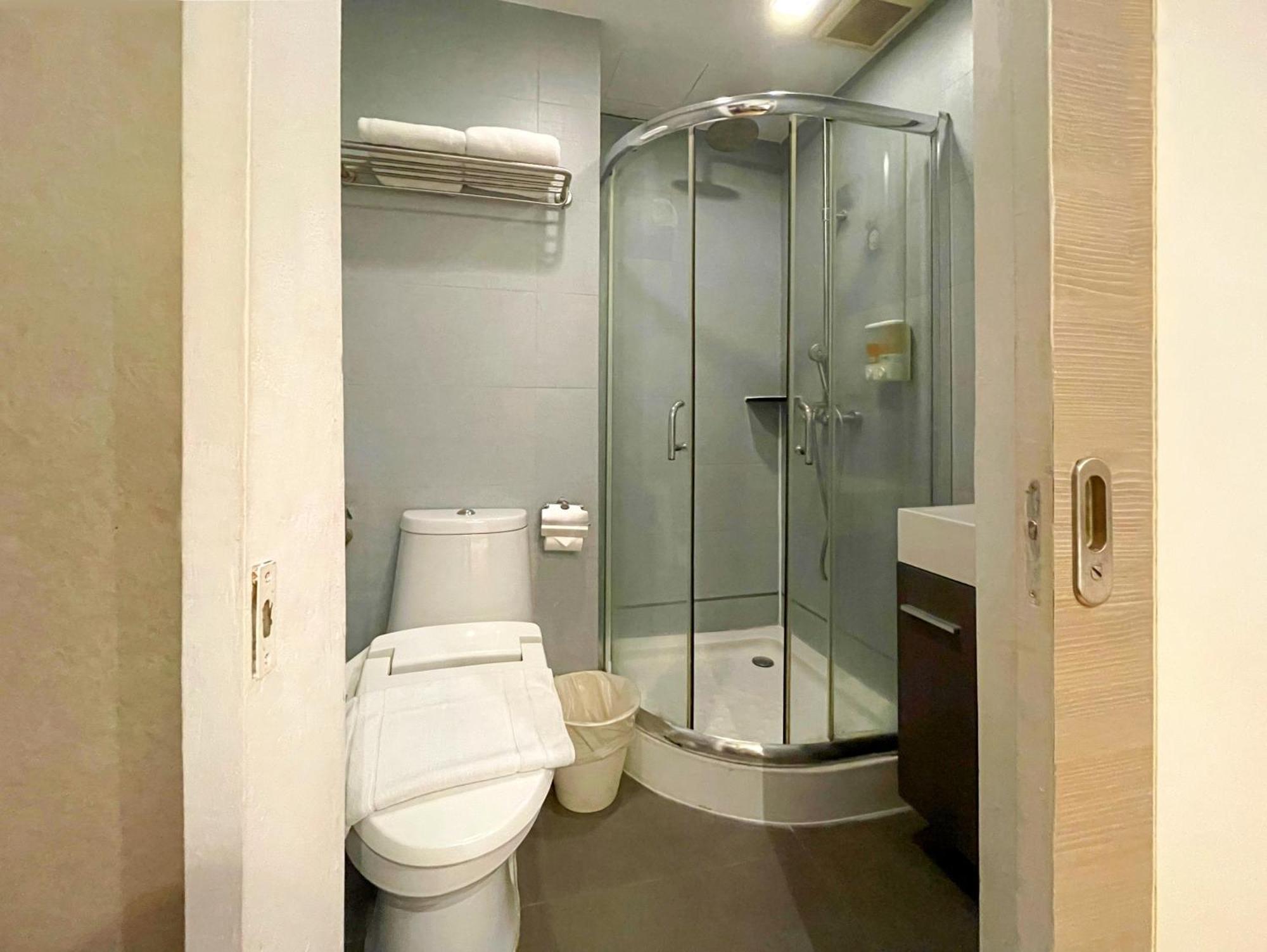 Arawana Express Phromphong Hotel Bangkok Exterior photo