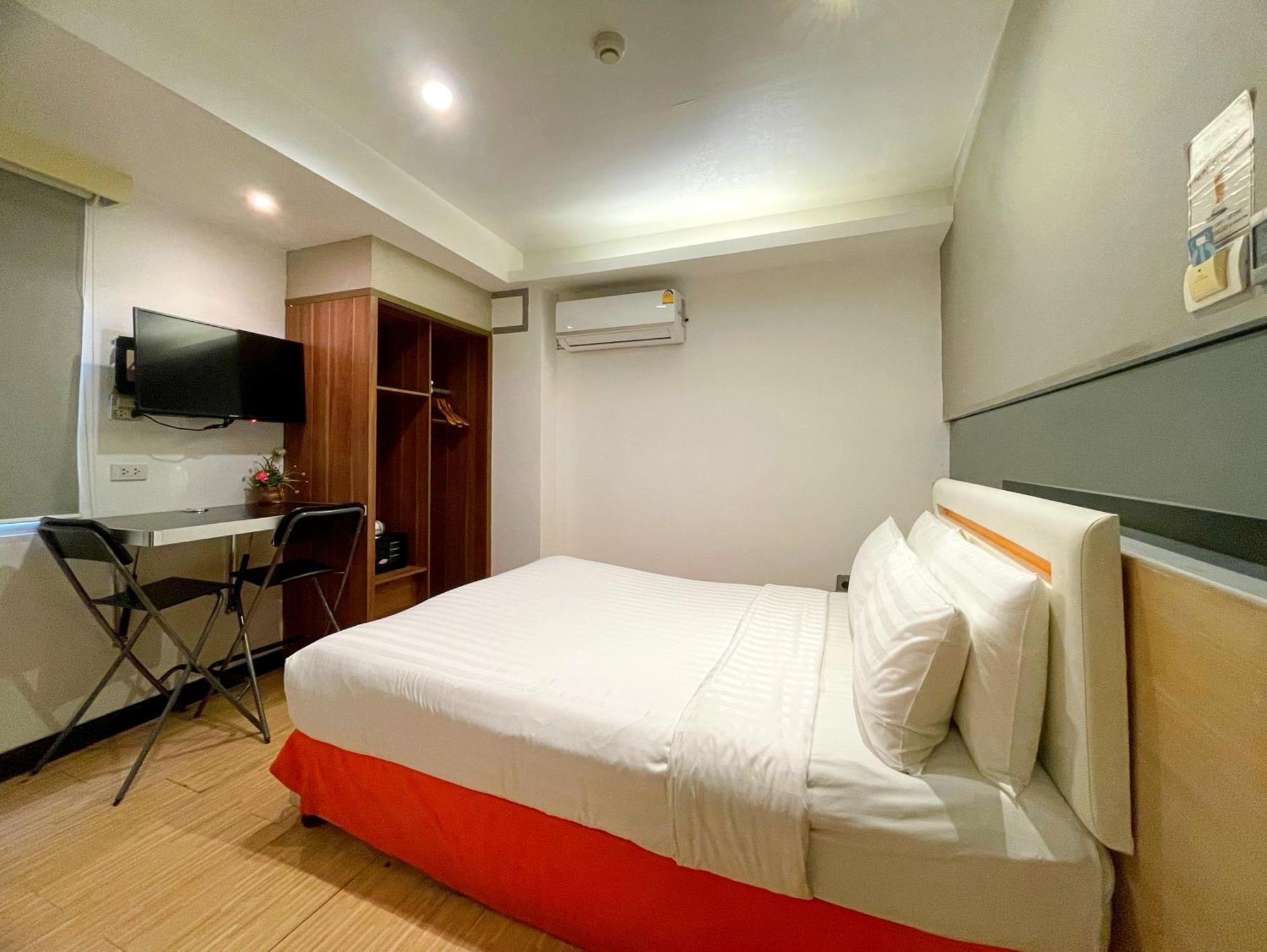Arawana Express Phromphong Hotel Bangkok Exterior photo