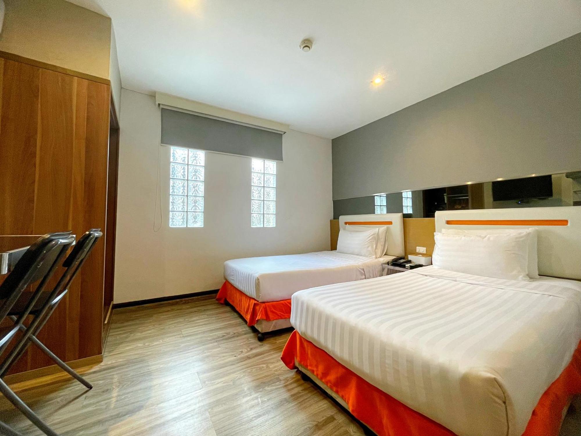 Arawana Express Phromphong Hotel Bangkok Exterior photo