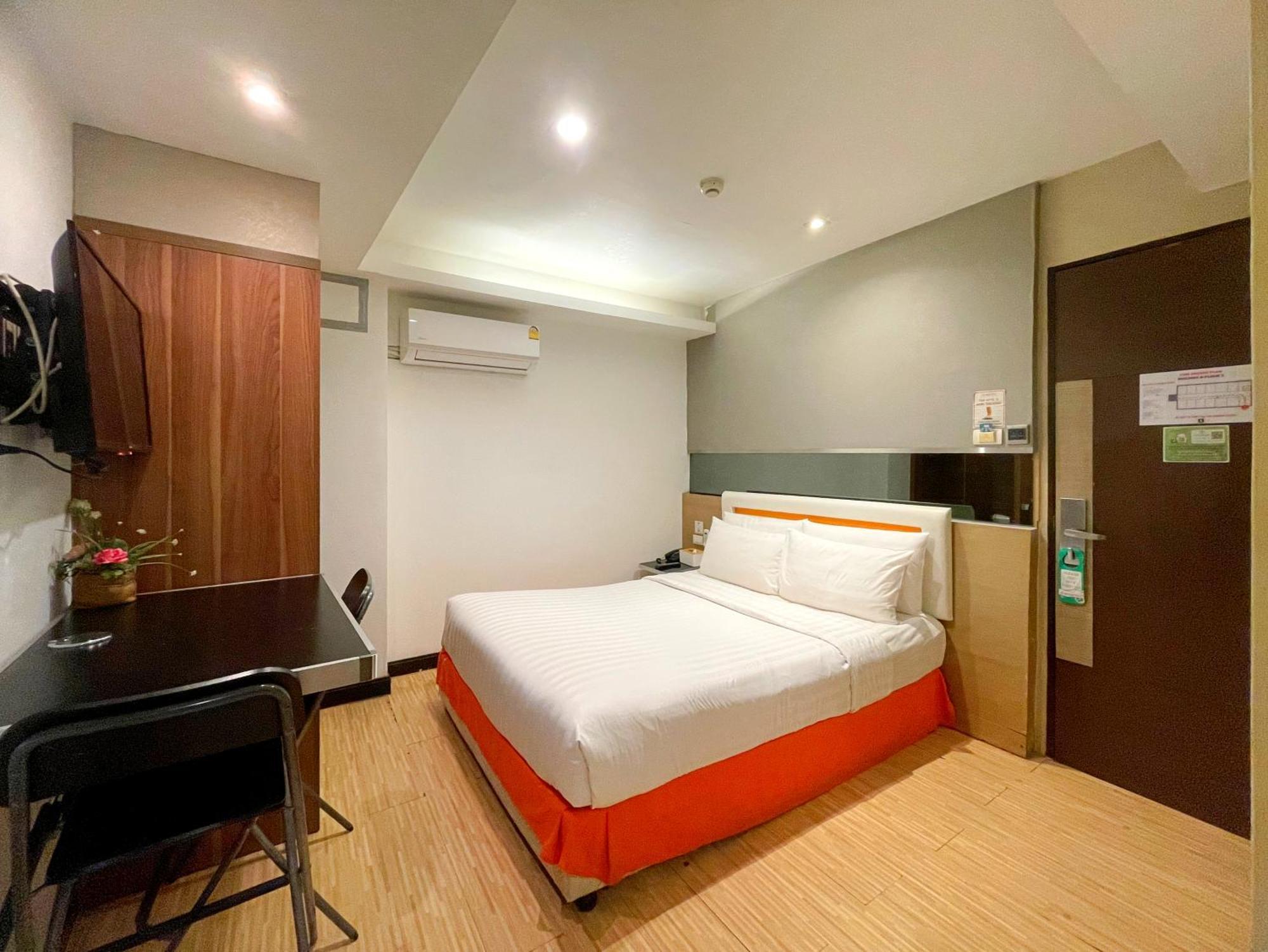 Arawana Express Phromphong Hotel Bangkok Exterior photo