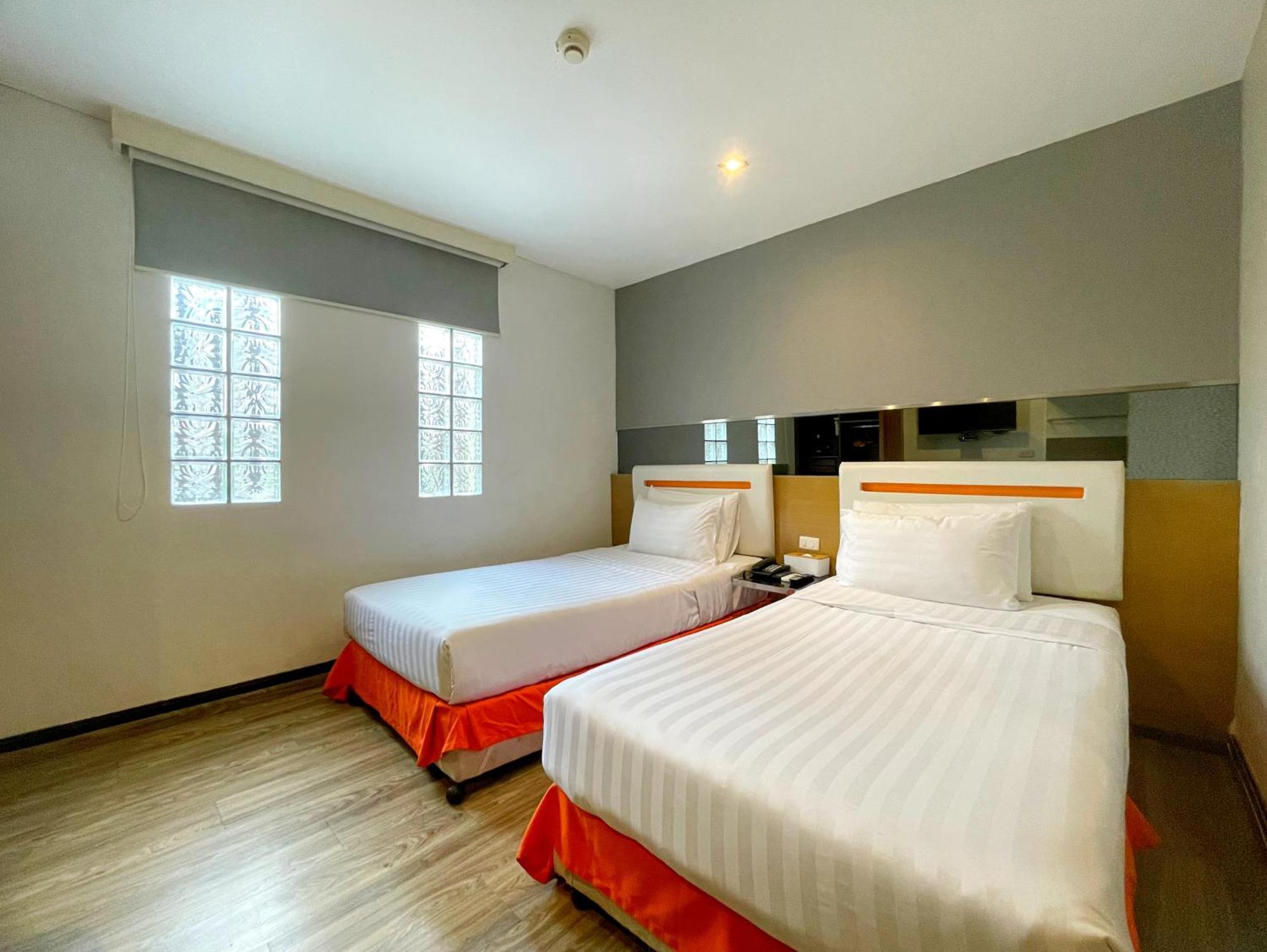 Arawana Express Phromphong Hotel Bangkok Exterior photo