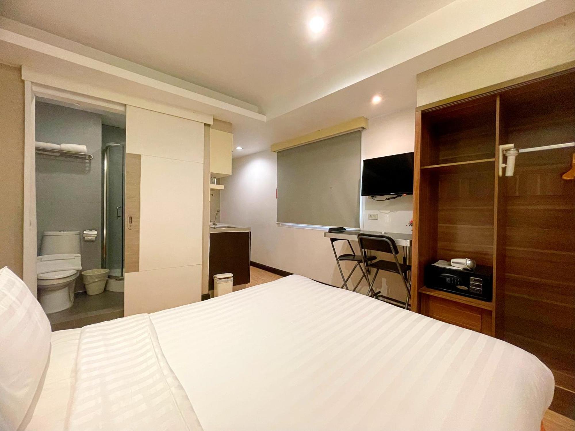 Arawana Express Phromphong Hotel Bangkok Exterior photo