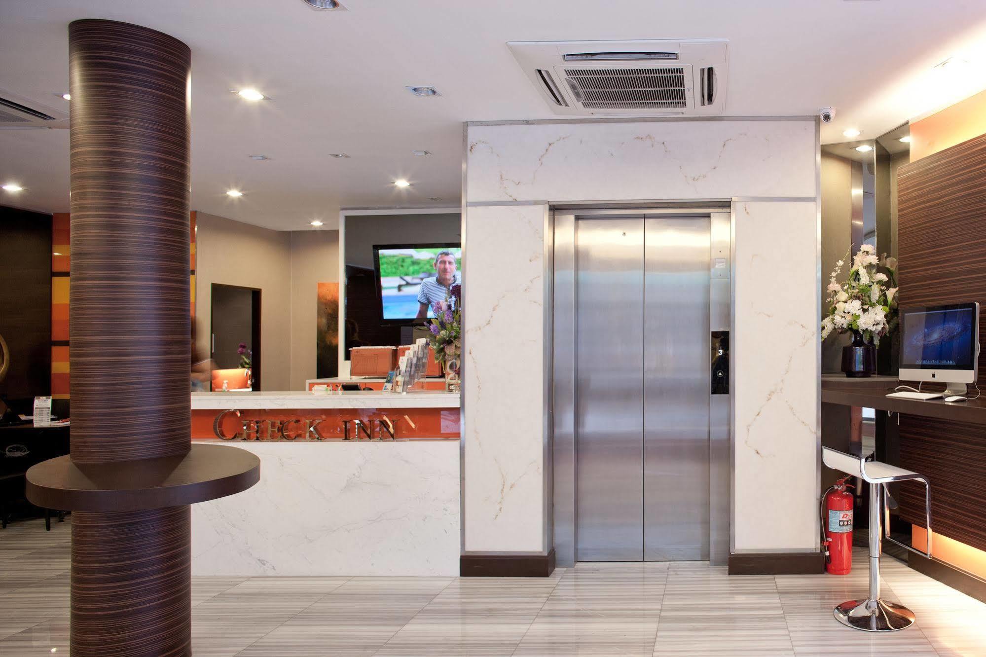 Arawana Express Phromphong Hotel Bangkok Exterior photo