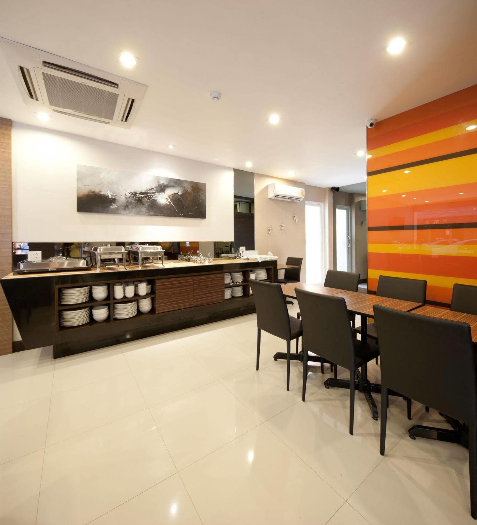 Arawana Express Phromphong Hotel Bangkok Exterior photo