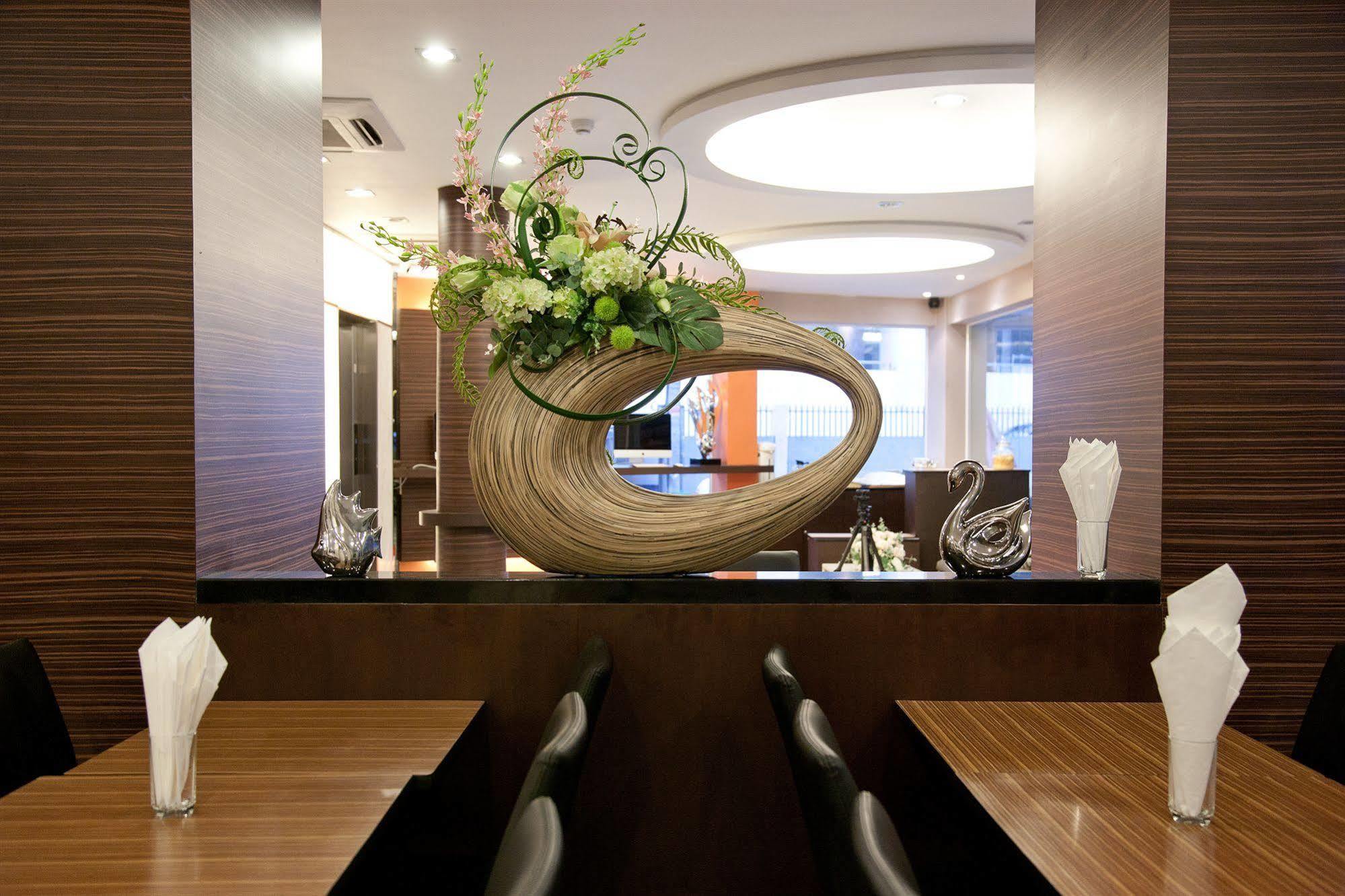 Arawana Express Phromphong Hotel Bangkok Exterior photo